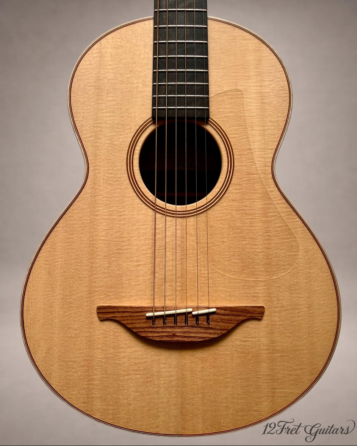 12Fret Guitars Logo mit Hintergrund