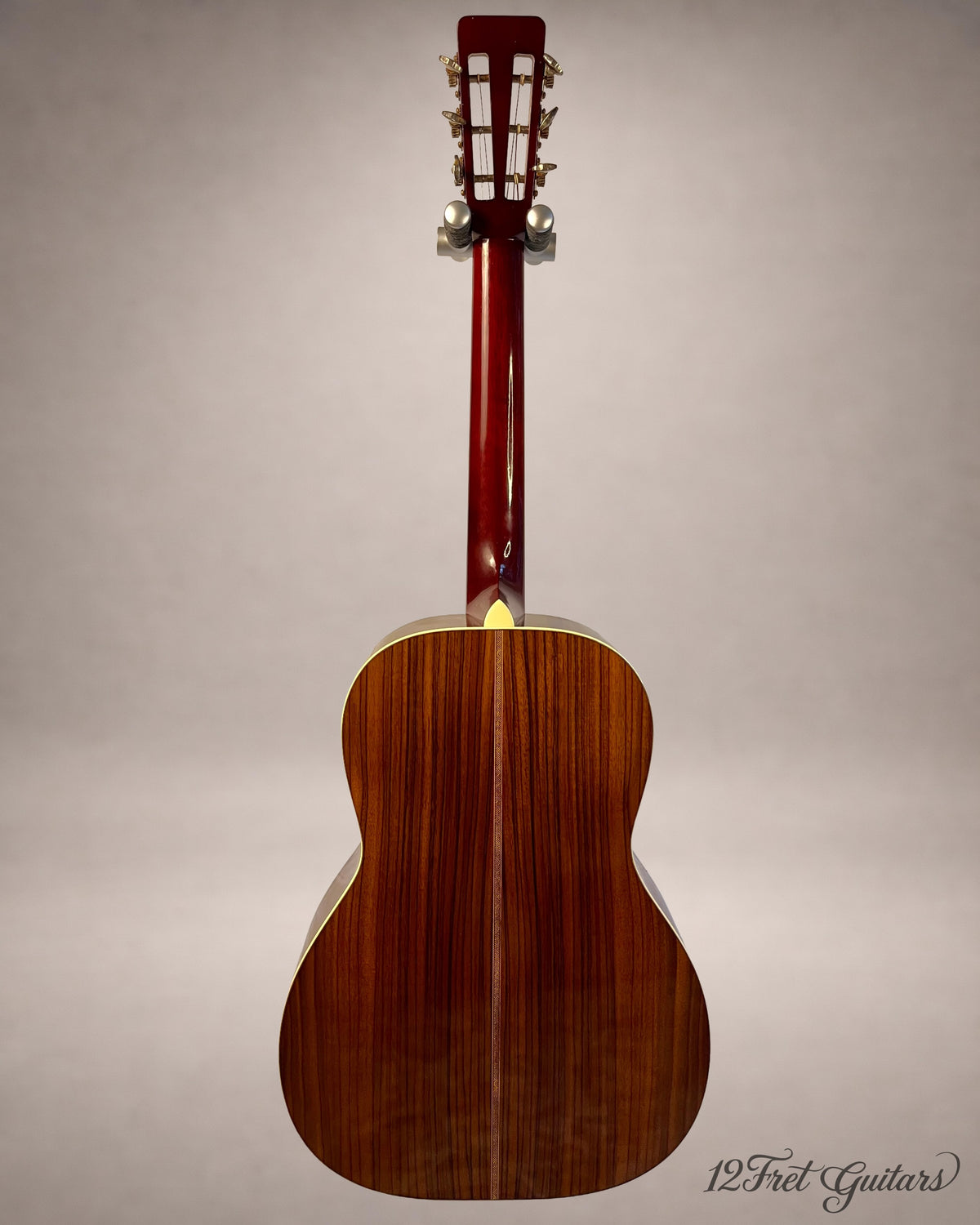 Atkin 0037S (2019), Gesamtansicht der 12-Bund-Akustikgitarre von vorn mit geschlitzter Kopfplatte