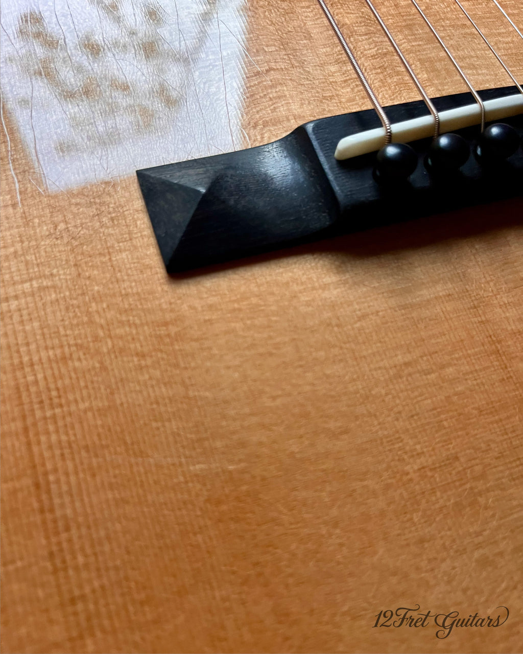 Atkin Essential Parlour – Ebenholz Oberfläche