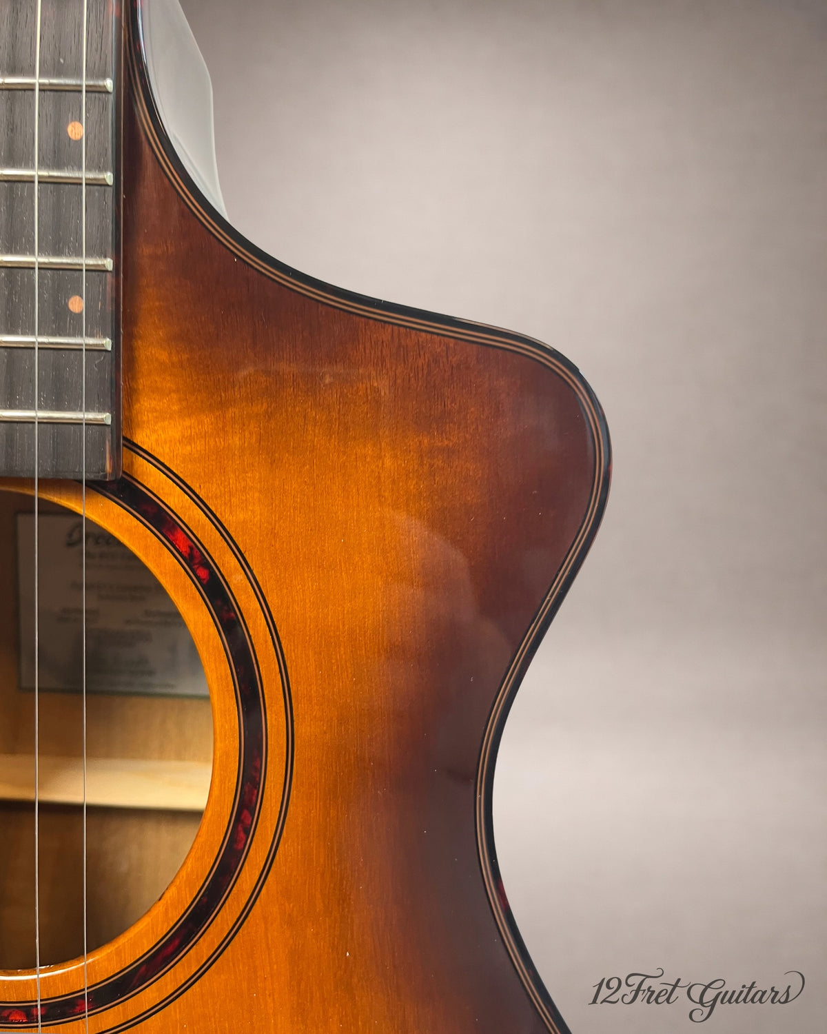Cutaway und Korpusansatz der Breedlove Pursuit Exotic S Concertina im Detail