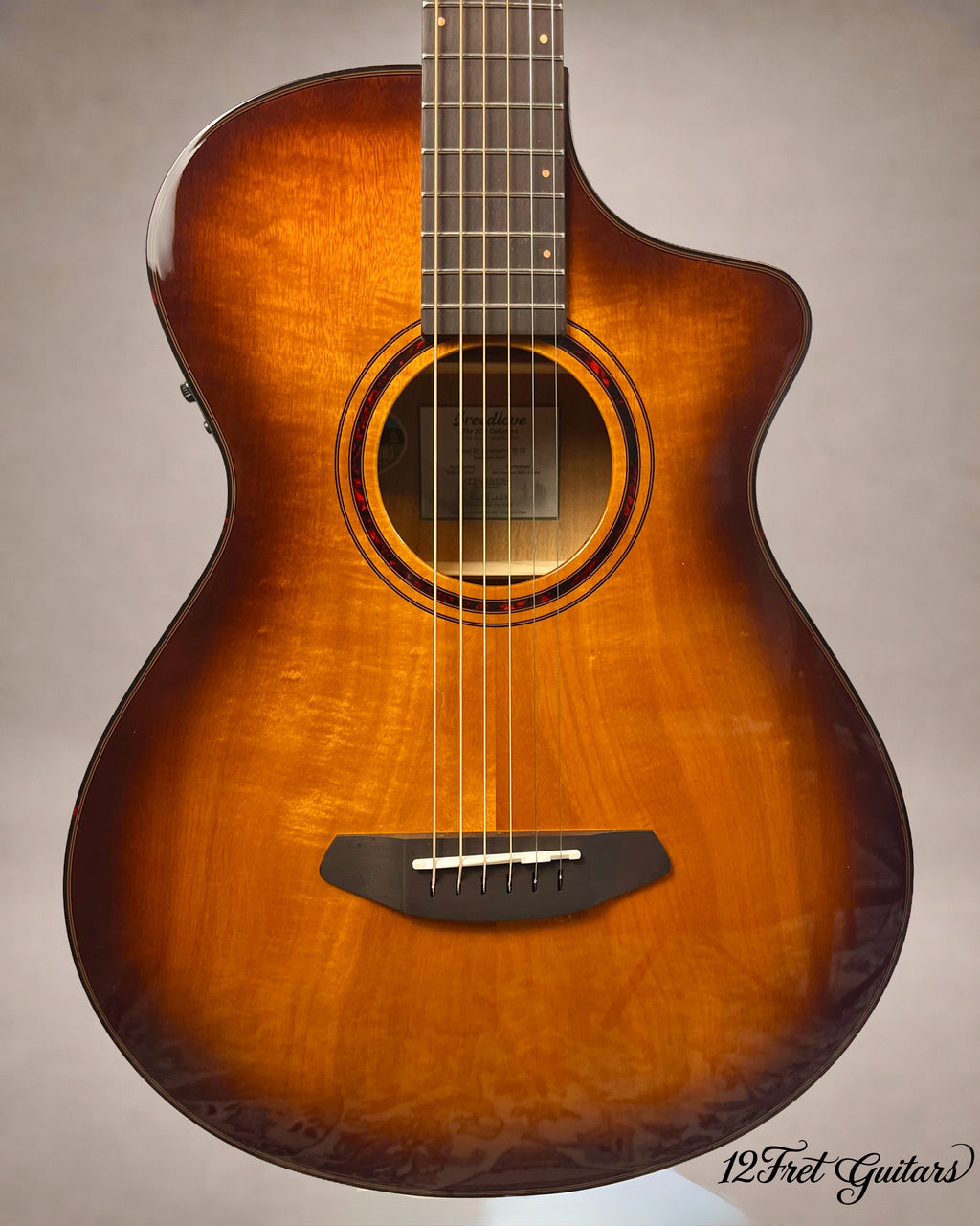 Decke der Breedlove Pursuit Exotic S Concertina mit Tiger's-Eye-Finish von vorn