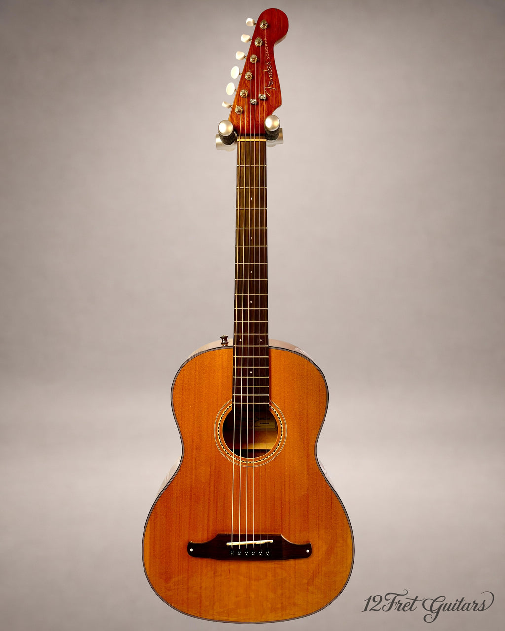 Fender Sonoran Mini 3/4 – Gesamtansicht von vorne mit Stratocaster-Kopfplatte