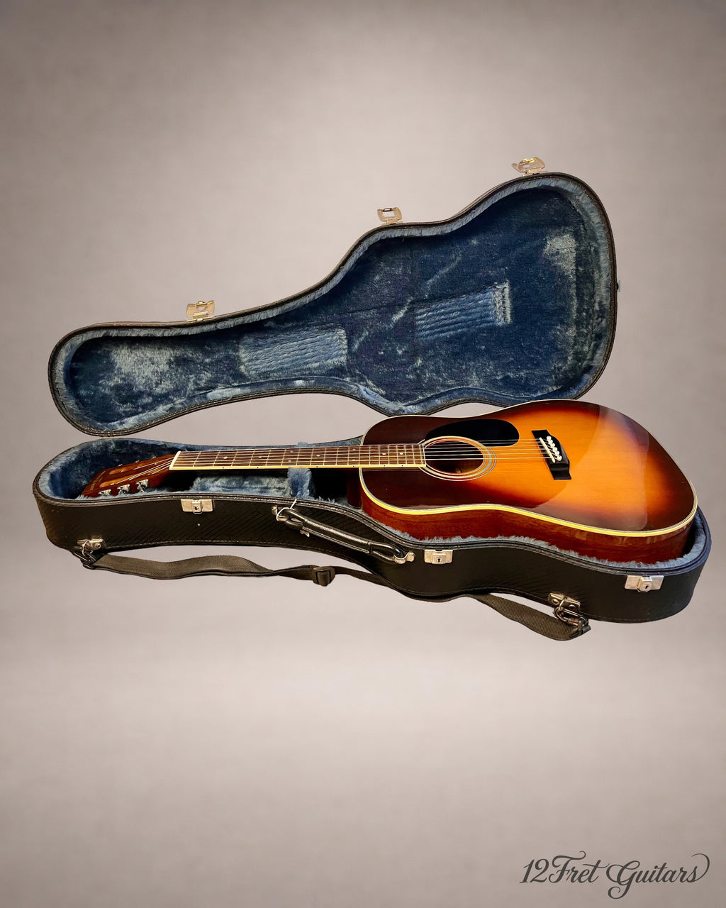 Suzuki WE-120SB (1984) im geöffneten Gitarrenkoffer mit blauem Innenfutter